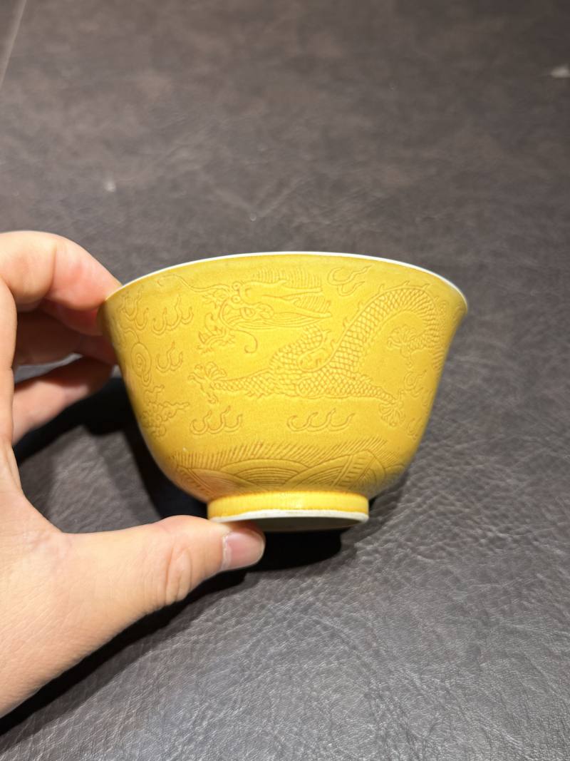 清光绪 娇黄釉暗刻龙纹茶碗 - 图5