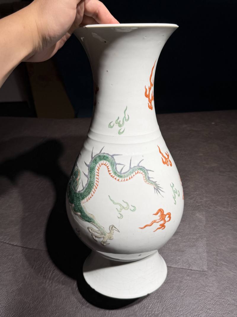 清康熙 五彩龙戏珠弦纹琵琶尊 - 图7