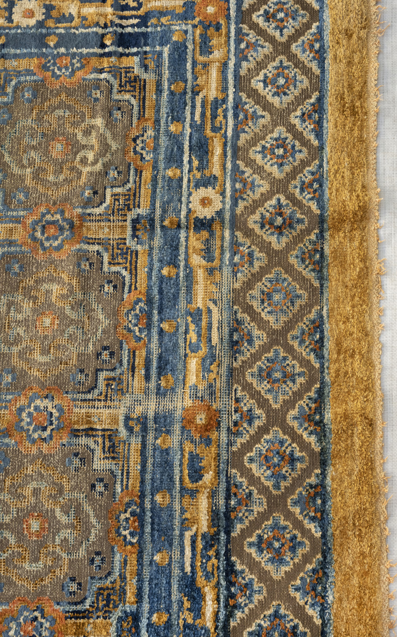 A silk carpet - 图3
