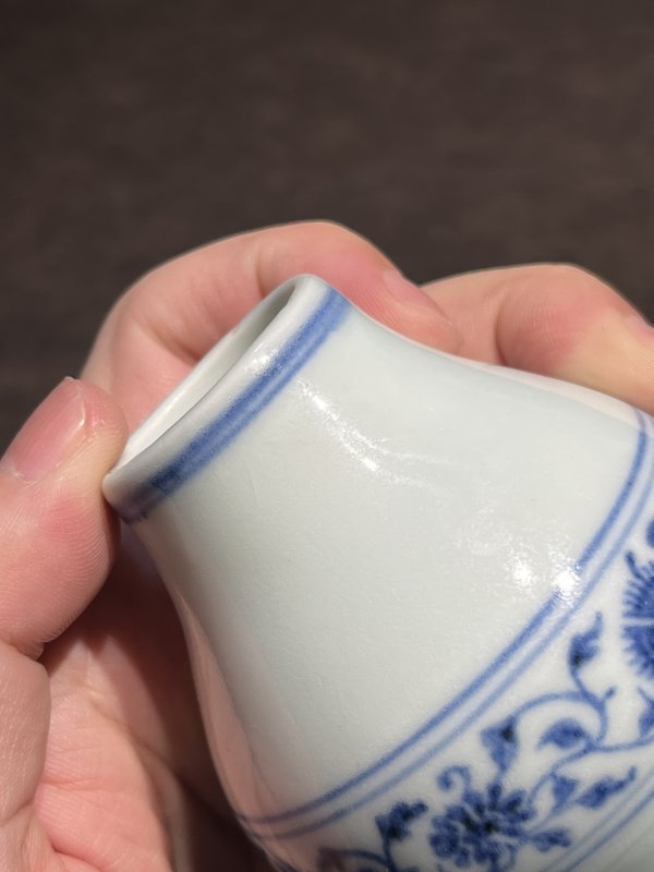 明永乐 青花绶带耳葫芦抱月瓶 - 图17