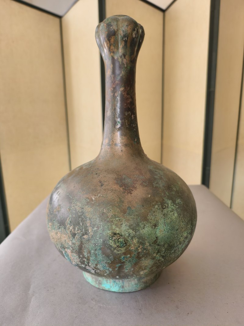 A bronze "garlic head" bottle vase - 图12