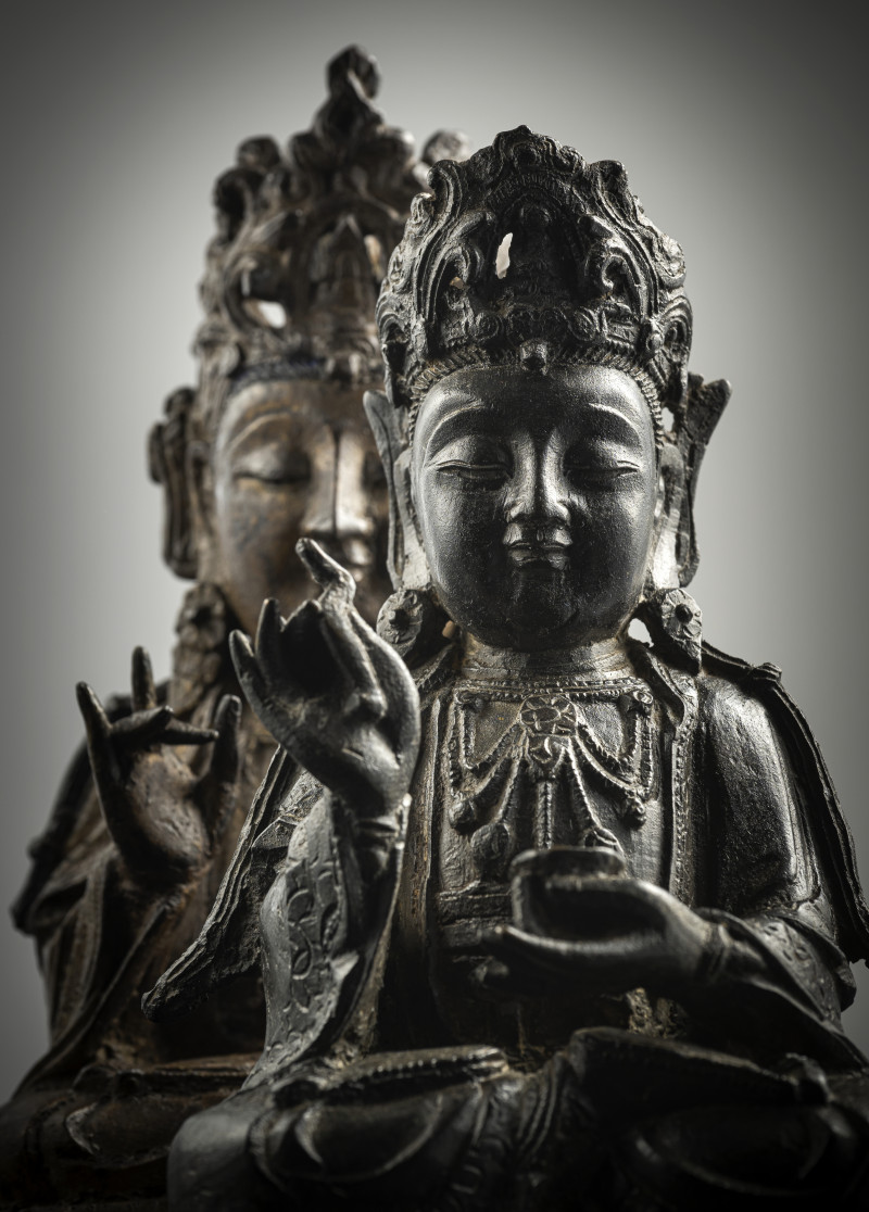 Two bronzes figures of seated Guanyin - 图3