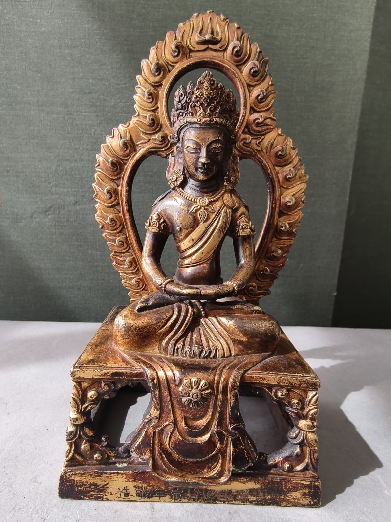 A gilt-bronze figure of Amitayus seated on a throne - 图7