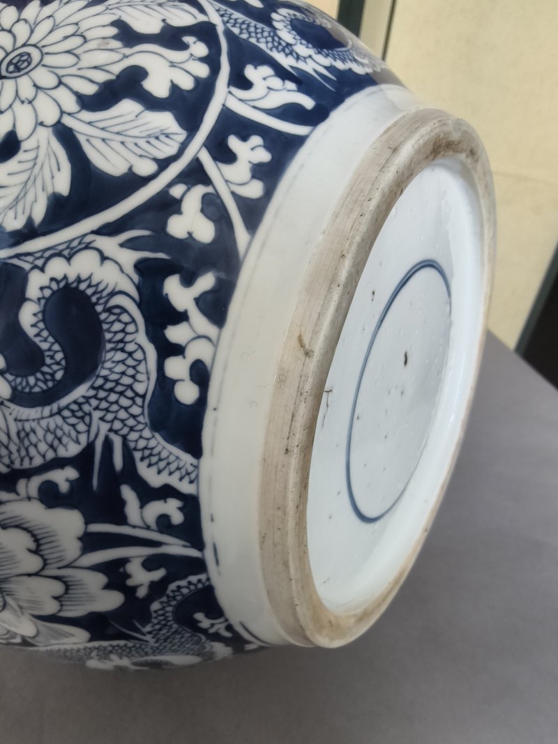 A large and rare 'triple gourd' porcelain vase with underglaze blue dragon decoration - 图23