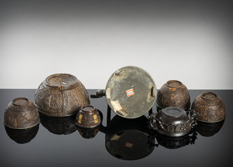 Four wine cups, a bowl and a jug made of coconut or wood and pewter - 图3