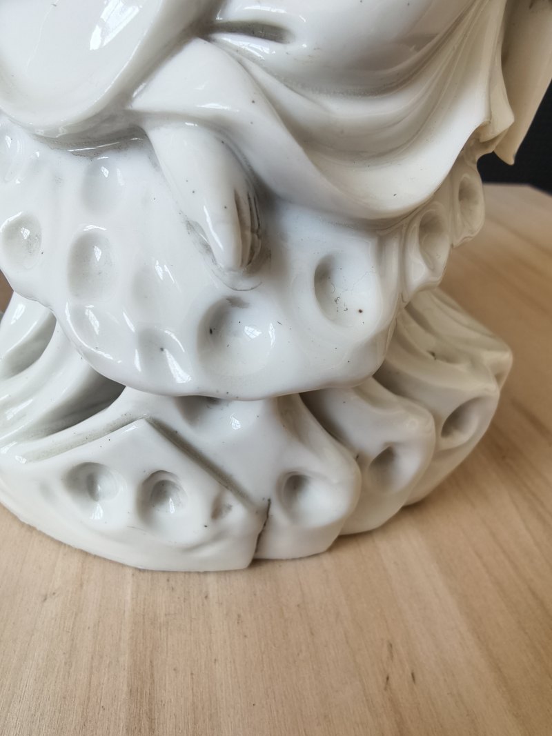 A dehua figure of a Guanyin and child - 图12