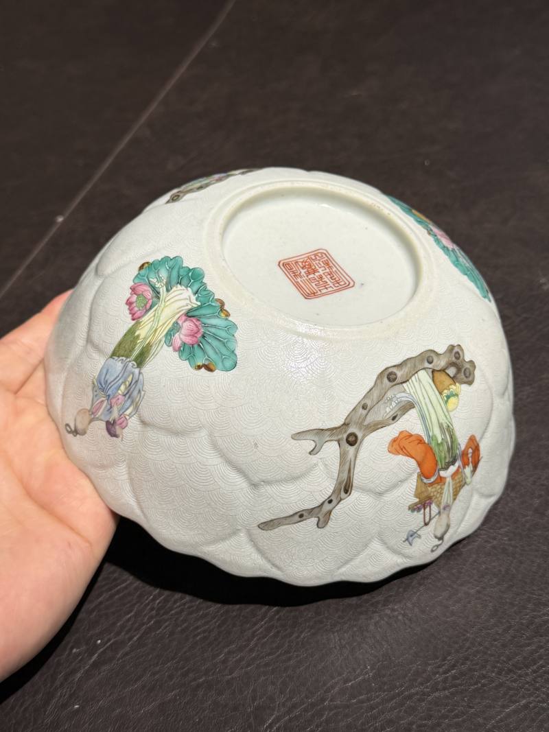 清嘉庆 白轧道粉彩“仙女乘槎”莲瓣碗 - 图8
