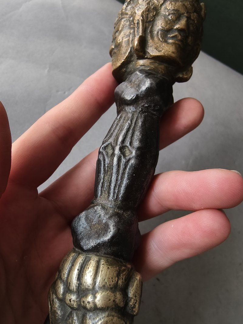 A metal bell (ghanta) and a phurbu - 图30