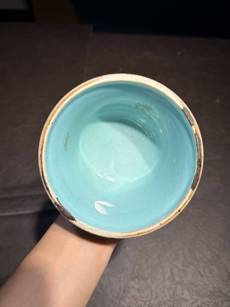 清乾隆 黄地洋彩缠枝莲托八宝纹花觚 - 图20