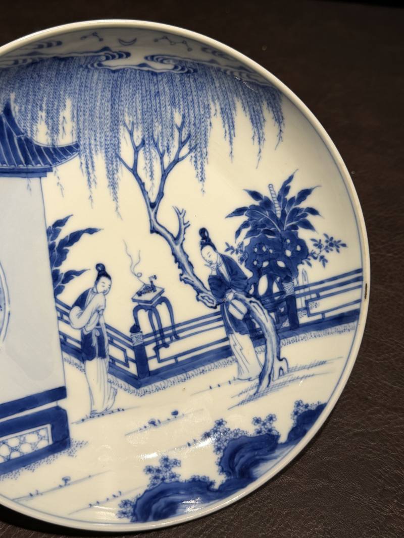 清雍正 安窑青花“西厢记”人物故事图盘 - 图9