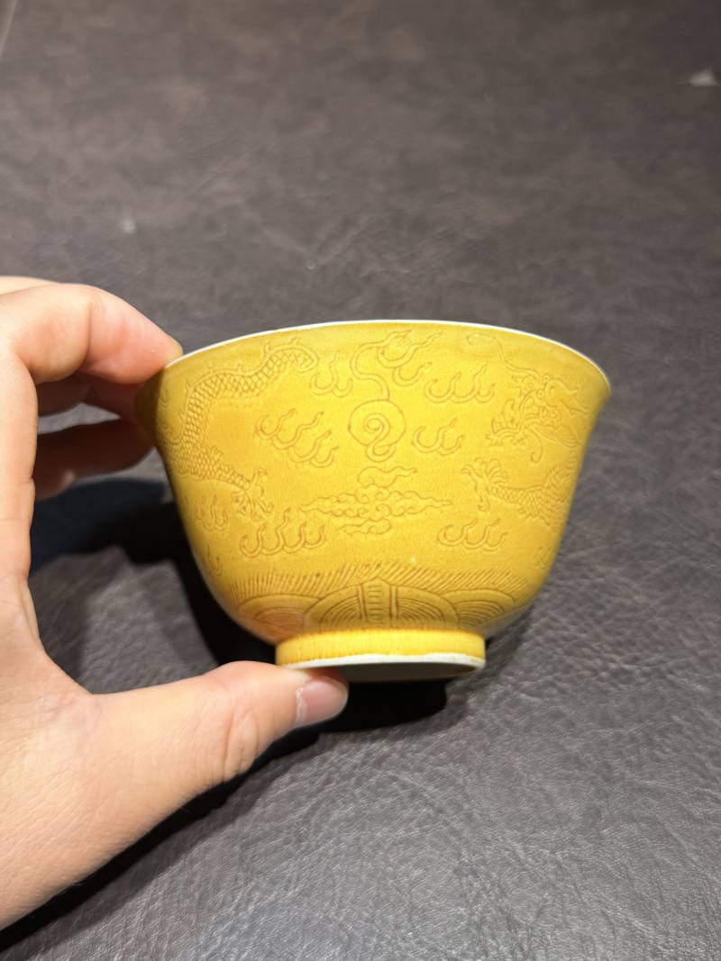 清光绪 娇黄釉暗刻龙纹茶碗 - 图6