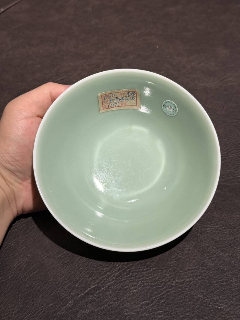 清乾隆 青釉暗刻轮花卉纹碗 - 图4