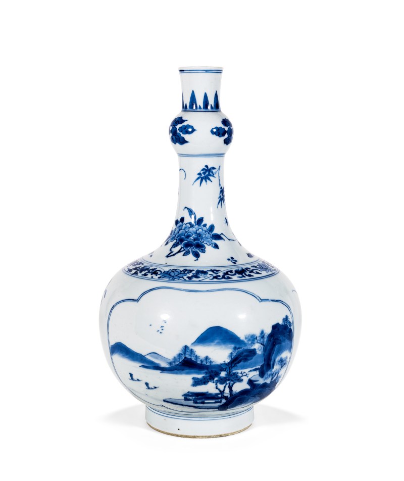 明崇祯 青花开光山水图长颈瓶 - 图2