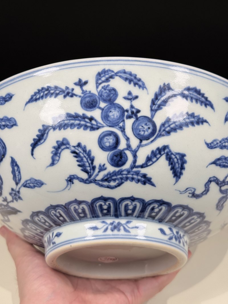 明宣德 青花葡萄瑞果纹大碗 - 图15