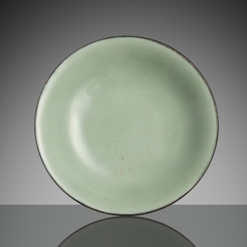A small celadon-coloured glazed porcelain plate - 图2