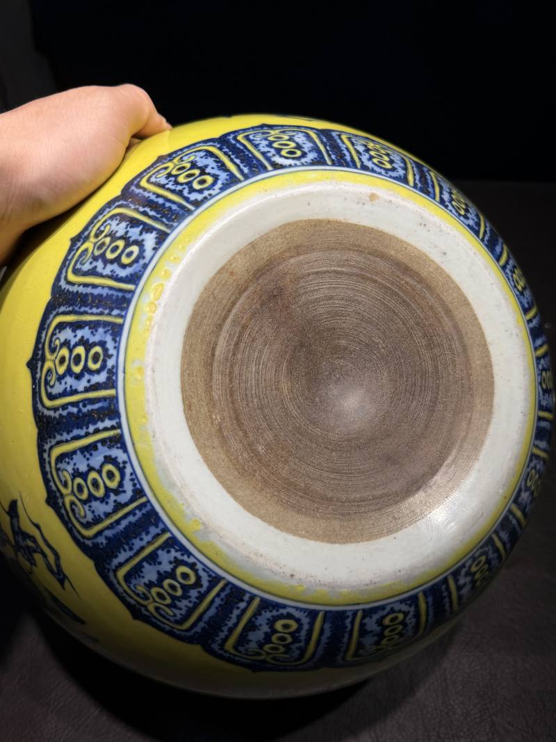 清乾隆 黄地青花折枝花卉纹缸 - 图16