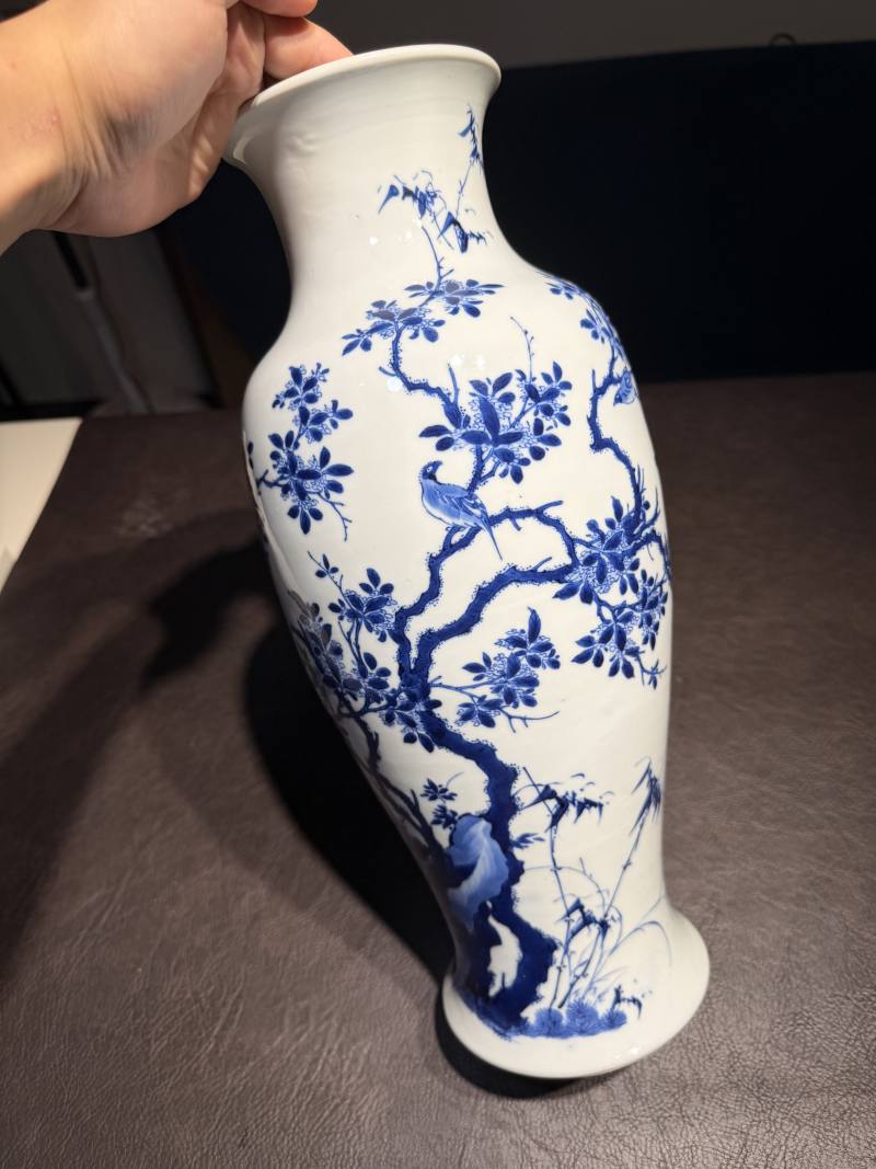 清康熙 青花山石花卉纹观音瓶 - 图6