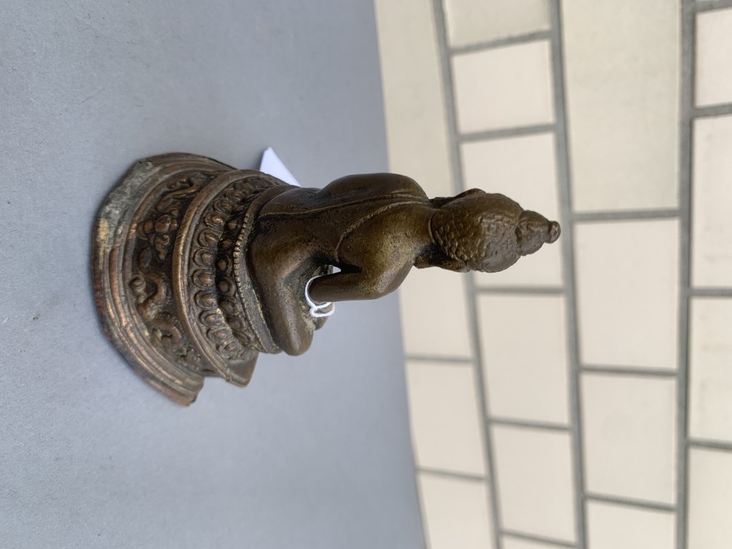 A BRONZE FIGURE OF AKSHOBHYA - 图8