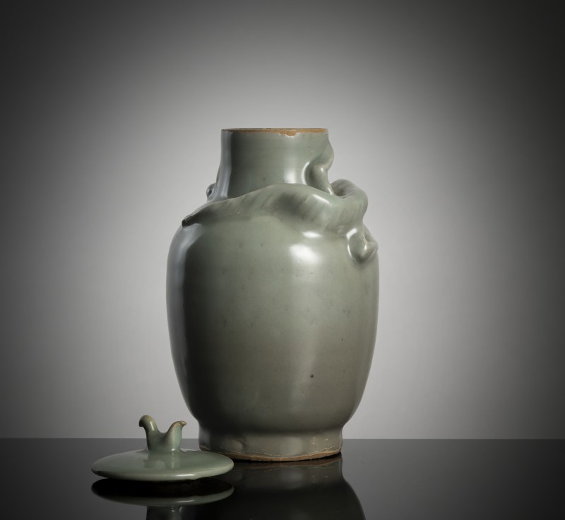 A Longquan celadon dragon jar and cover - 图3