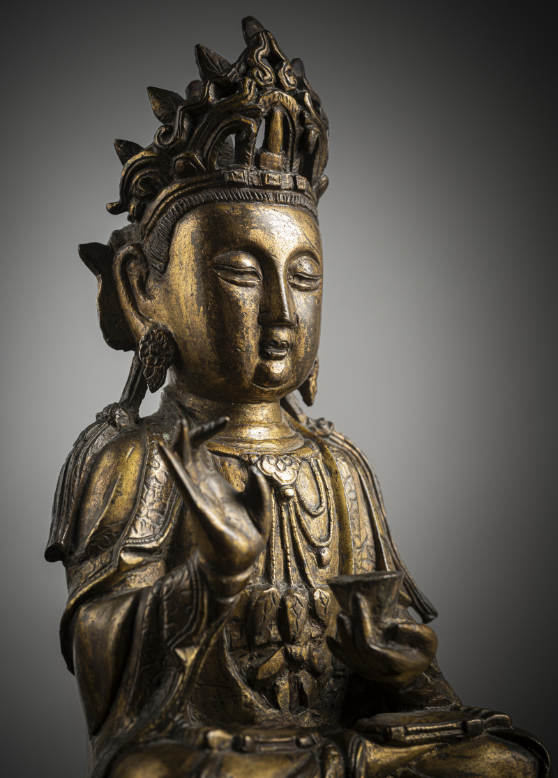 A gilt-bronze figure of Guanyin sitting in meditation, right hand raised - 图5