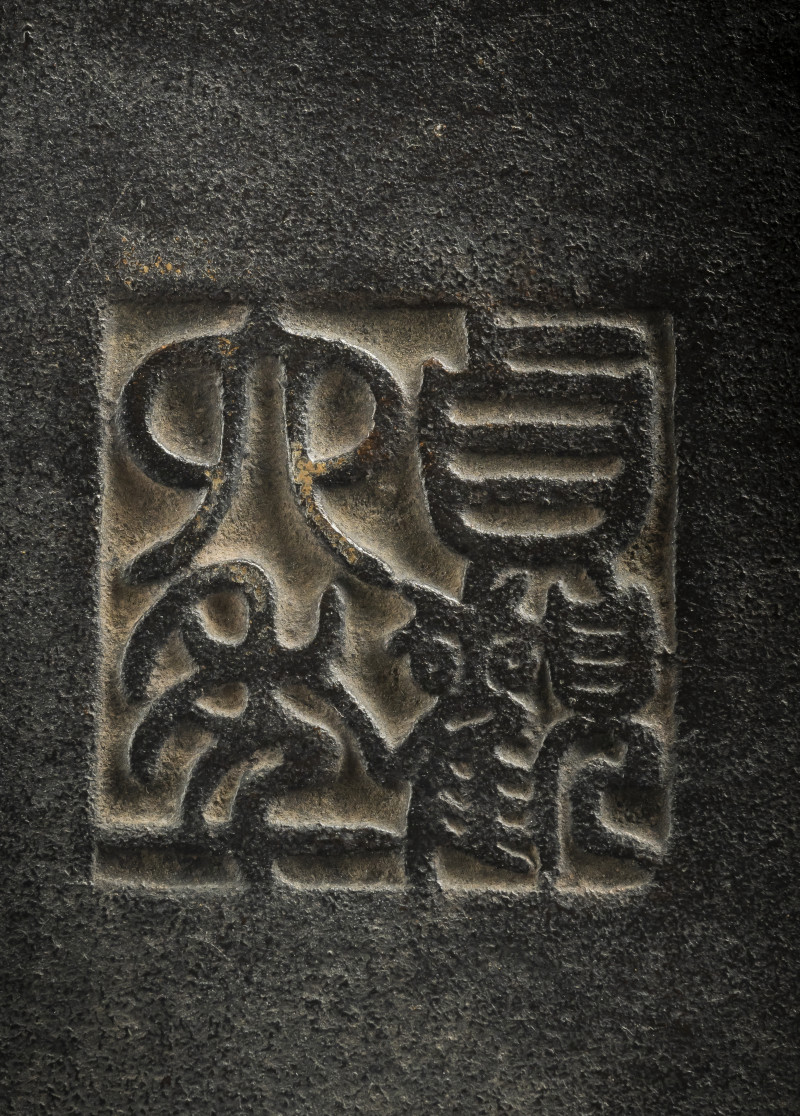 A FINE SILVER-INLAID BRONZE FIGURE OF GUANYIN - 图6