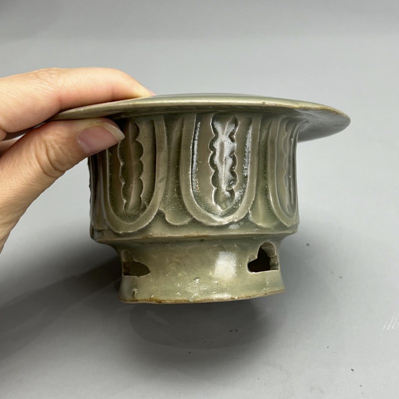 明代 青釉剔花行炉 - 图15