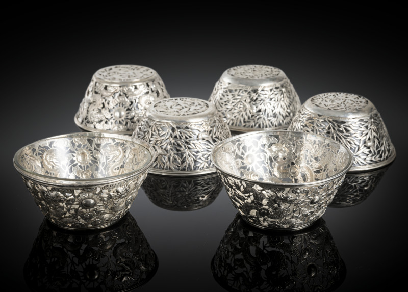A set of six silver bowls with glass inserts in wooden box, - 图3