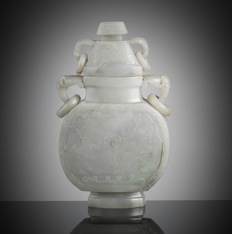 A well carved jade vase with ring handles and decoration of large 'Taotie' masks - 图2