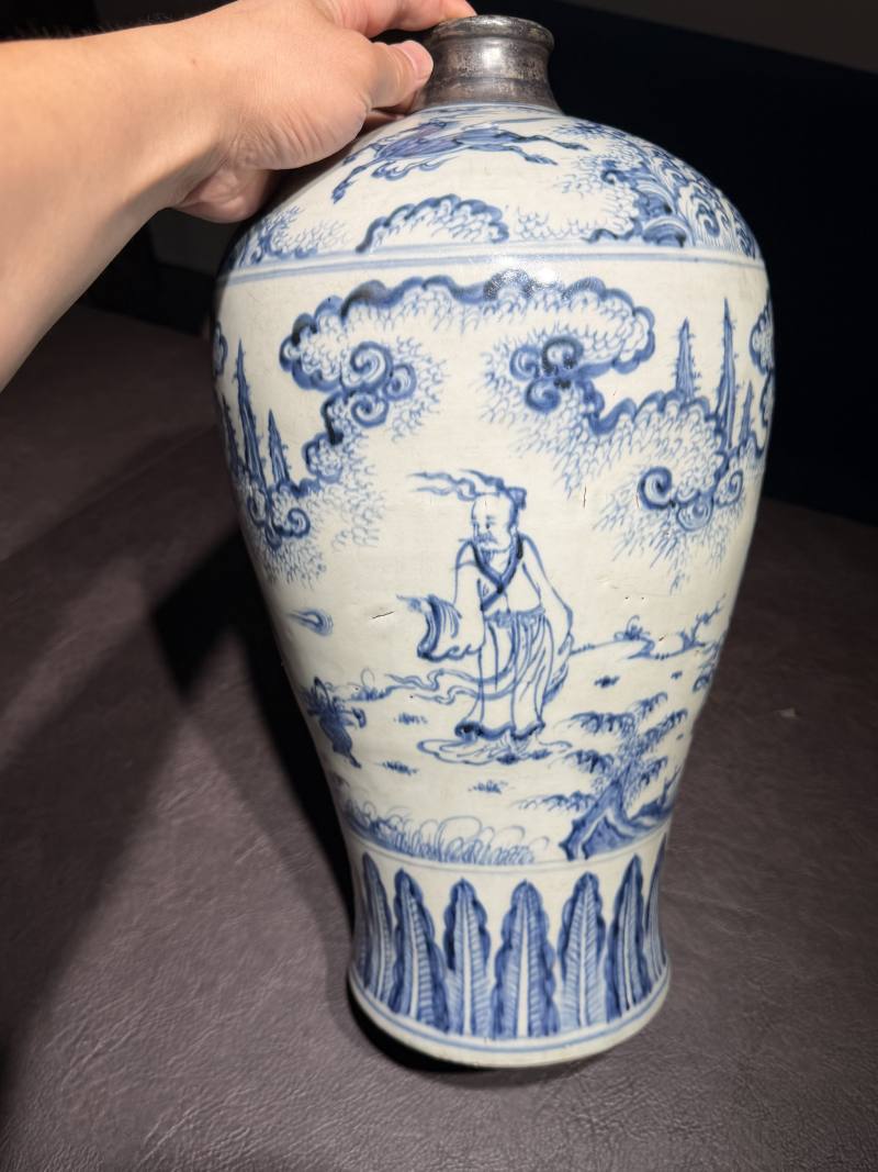 明空白期 青花携琴访友图梅瓶 - 图8