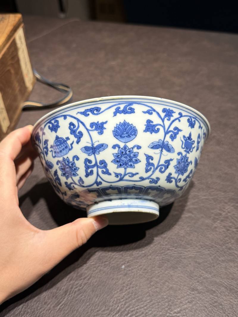 明嘉靖 青花莲托八宝纹碗（老木盒） - 图9