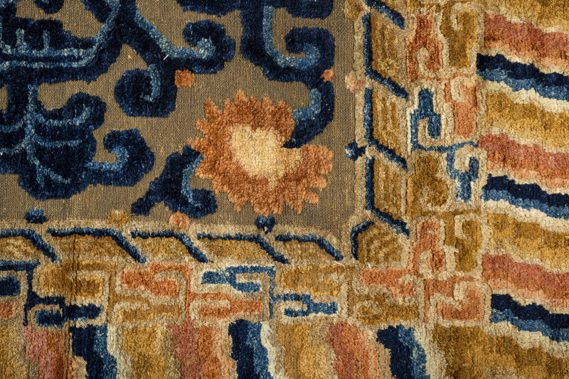 A fine silk carpet - 图5