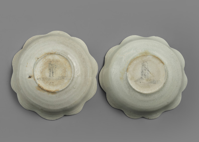 A pair of floriform 'Qingbai' ware dishes - 图2