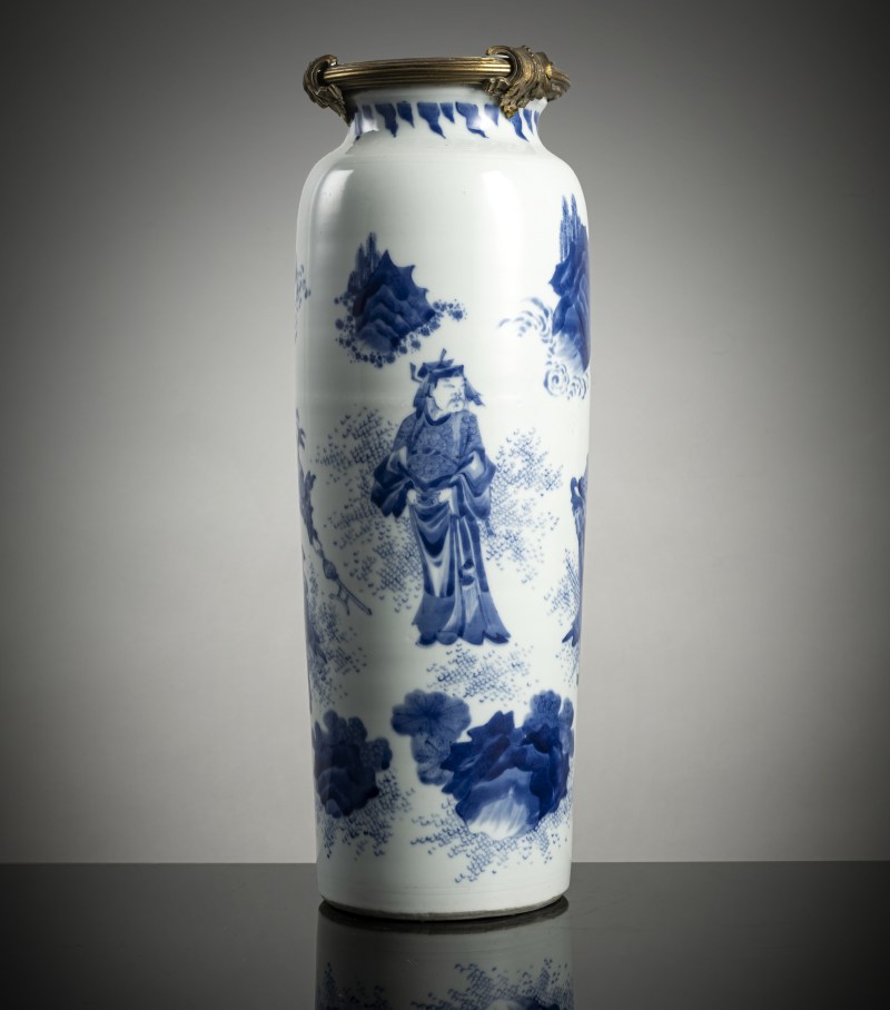 A blue and white 'warriors' sleeve vase (rolwagen) with gilt bronze mount - 图3