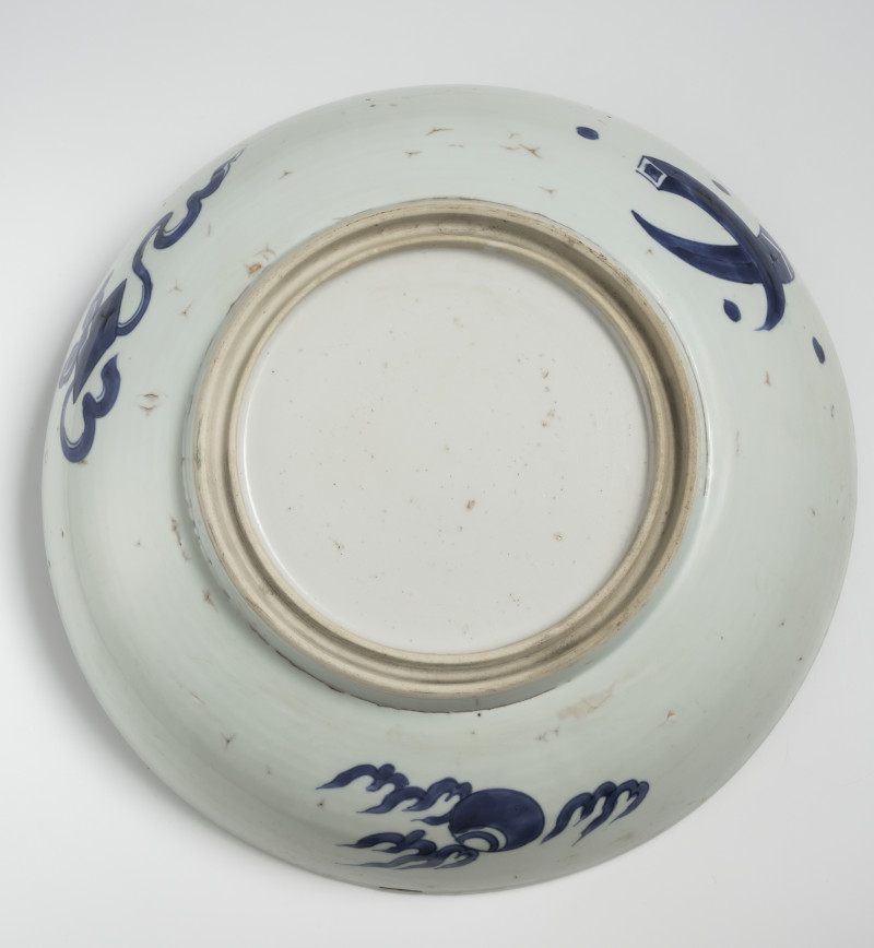 Six large porcelain round plates decorated in underglaze blue - 图11