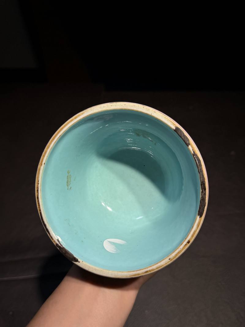 清乾隆 黄地洋彩缠枝莲托八宝纹花觚 - 图21
