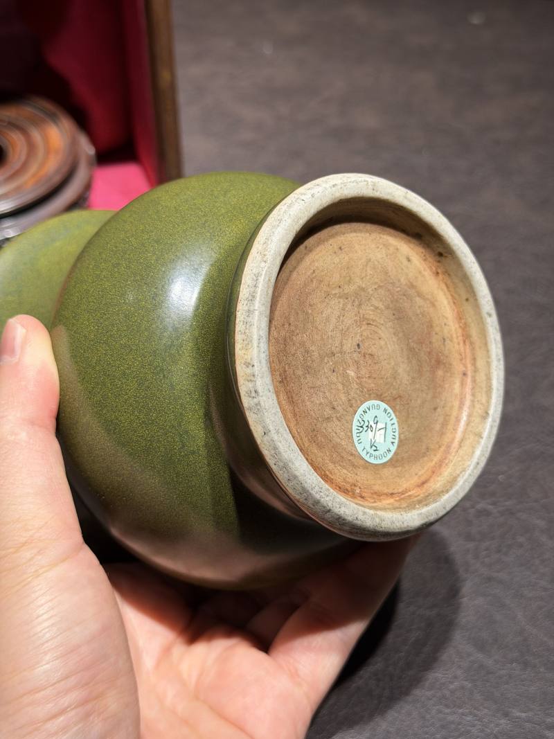 清雍正 茶叶末釉花囊（配木座、老盒） - 图10