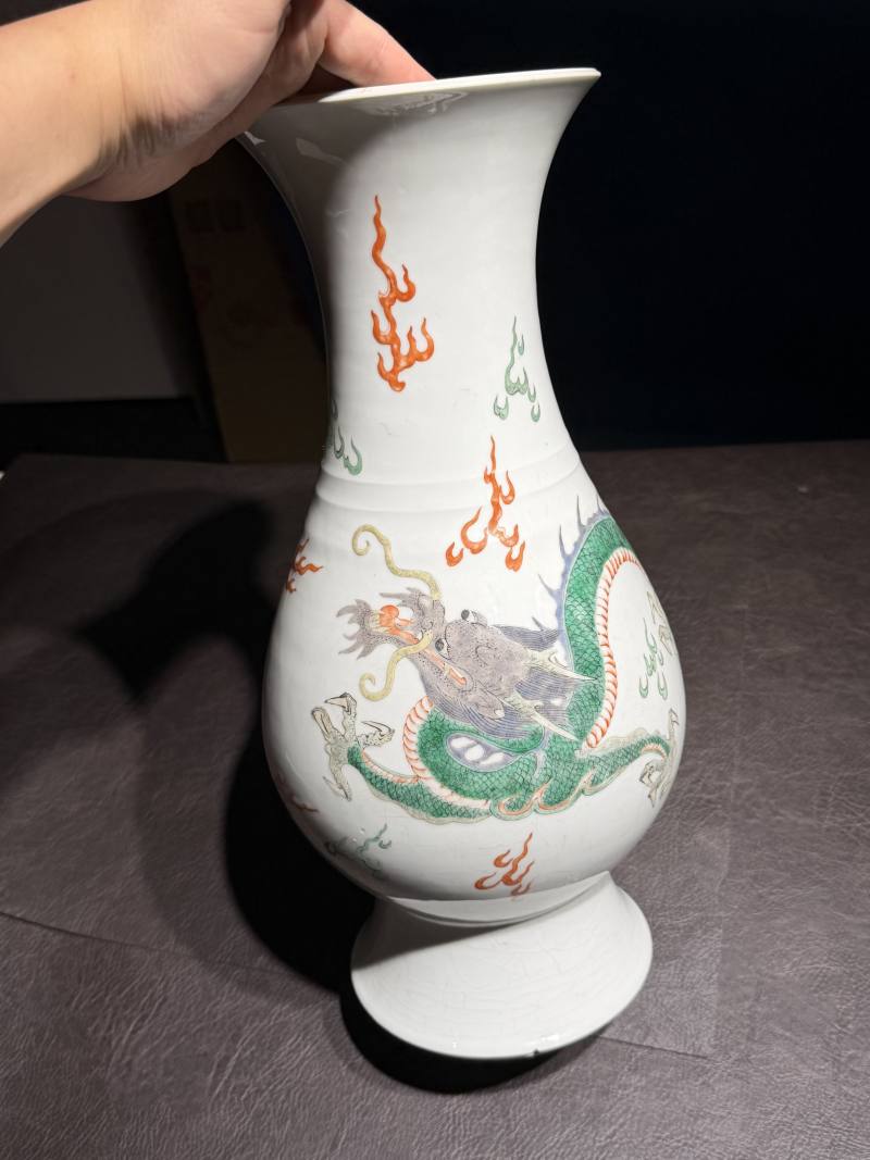 清康熙 五彩龙戏珠弦纹琵琶尊 - 图9