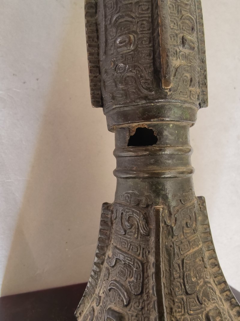 A bronze 'gu' vase with archaistic relief decoration - 图8