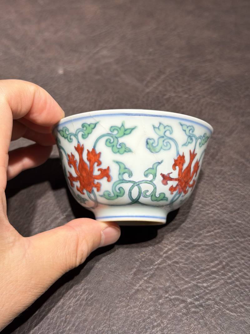 明成化 斗彩缠枝宝相花纹茶圆 - 图6