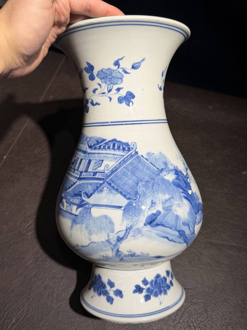 清康熙 青花庭院“杨柳荡千”图琵琶尊 - 图8