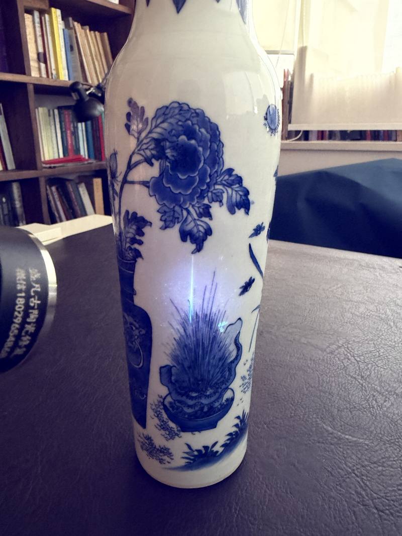 明崇祯 青花博古纹筒瓶 - 图20