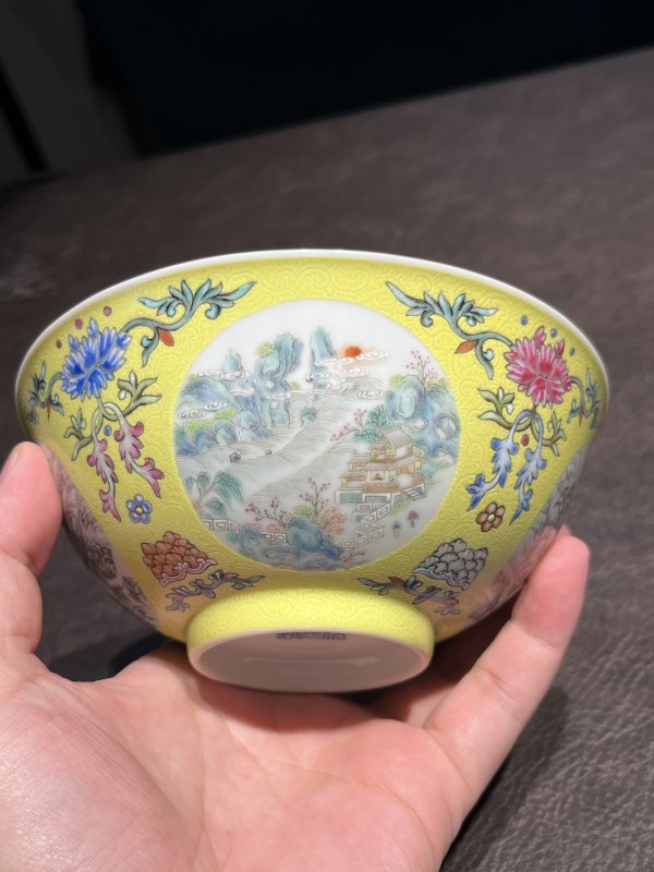 清道光 洋彩黄地轧道开光山水瓷碗一对 - 图18