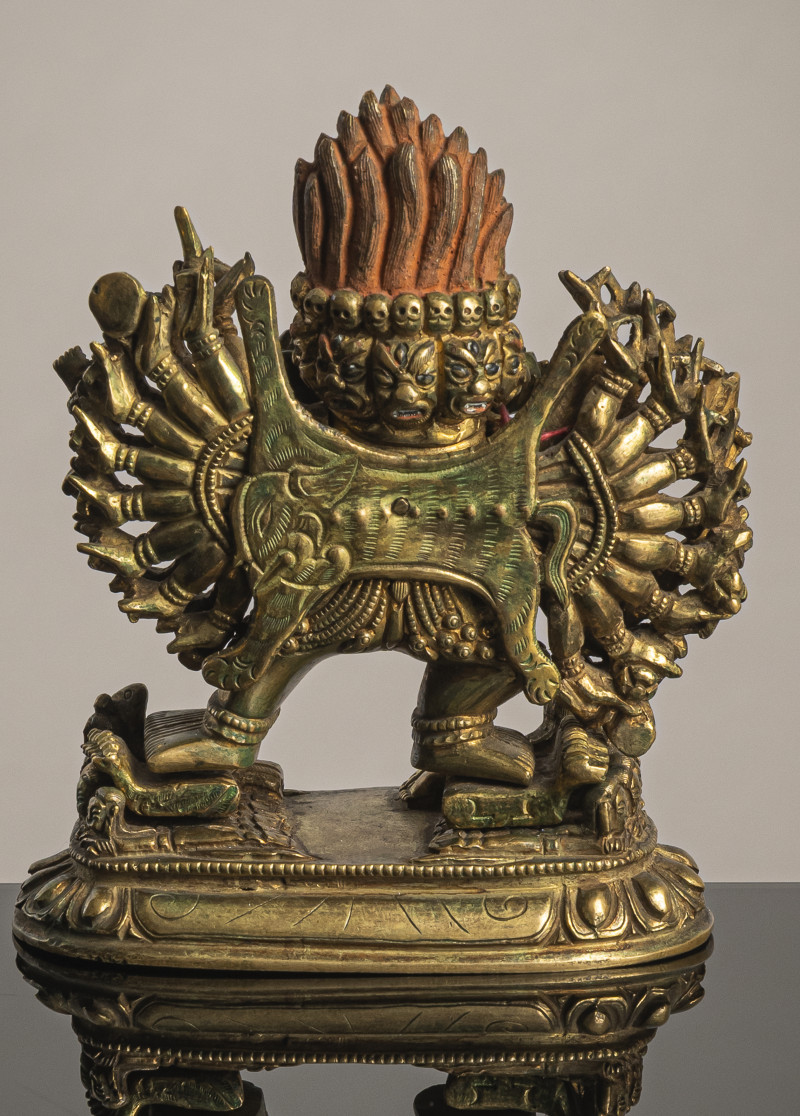 A GILT-BRONZE FIGURE OF VAJRABHAIRAVA - 图2