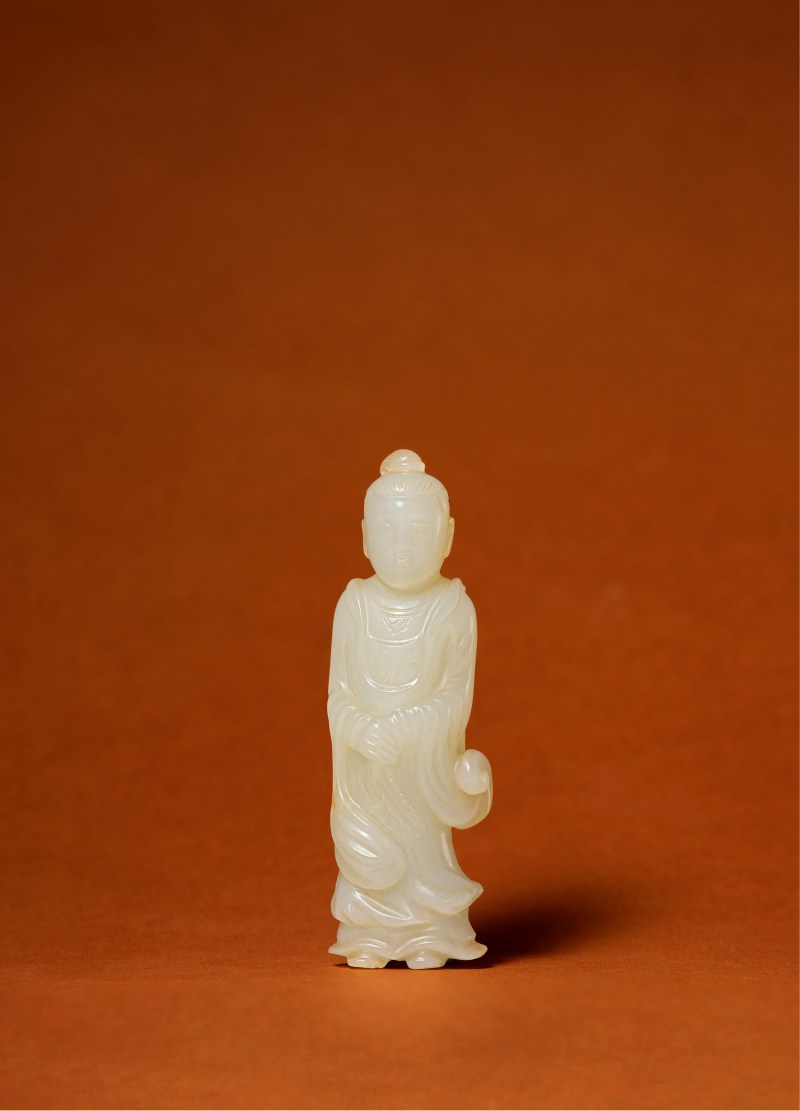 明·青白玉持珠观音立像