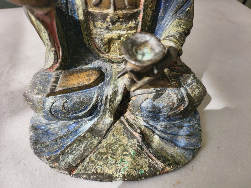 Polychrome painted and partially fire-gilt bronze of the crowned Guanyin - 图6