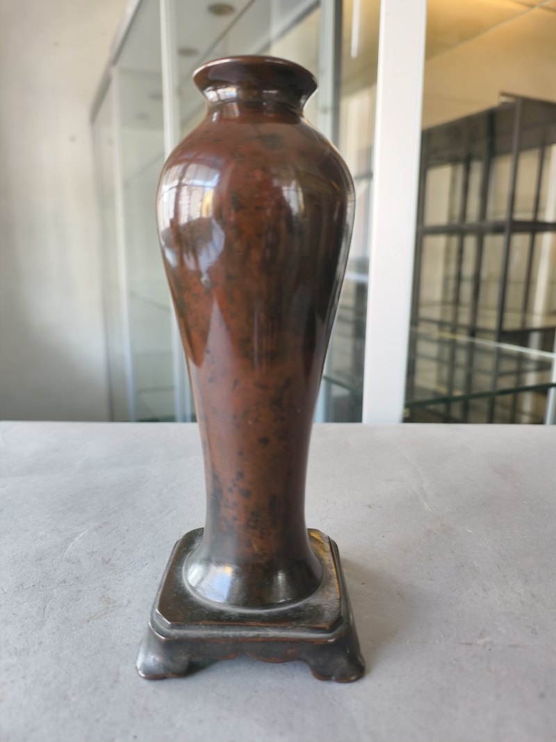 A group of three bronze vases - 图6