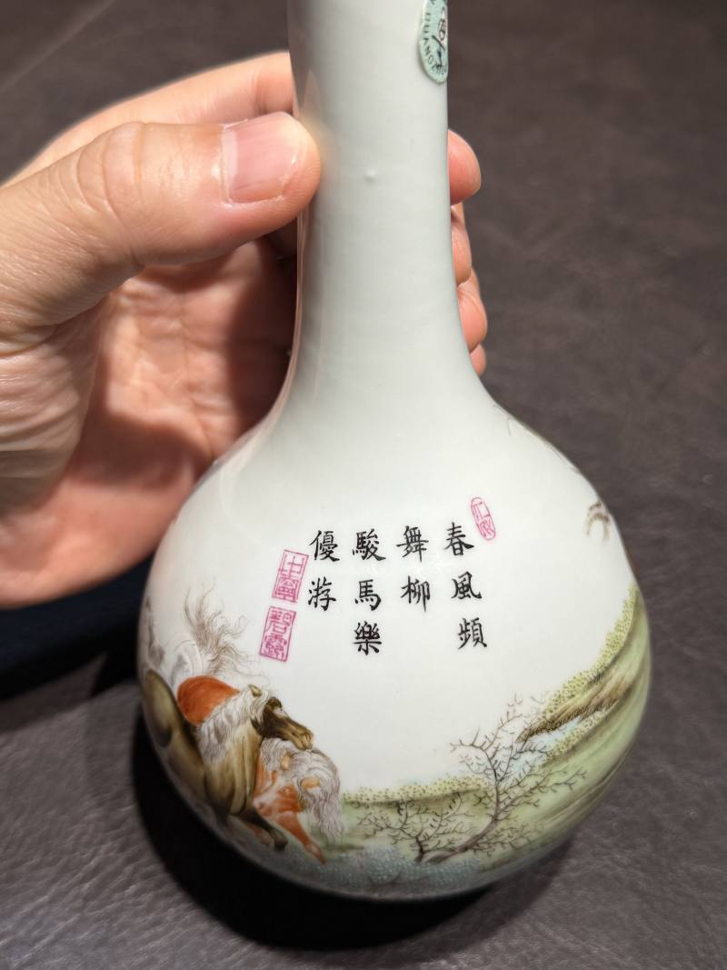 民国 珐琅彩“八骏图”胆瓶 - 图18