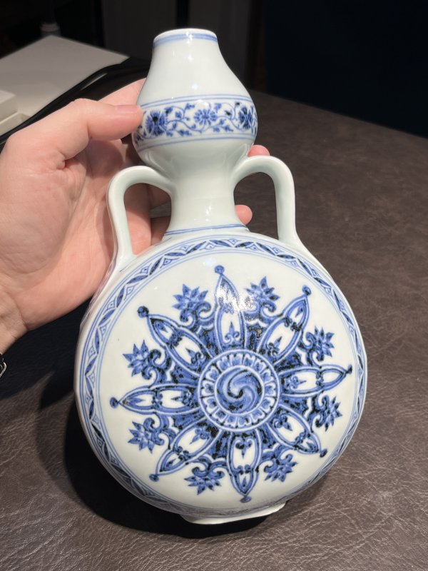 明永乐 青花绶带耳葫芦抱月瓶 - 图8