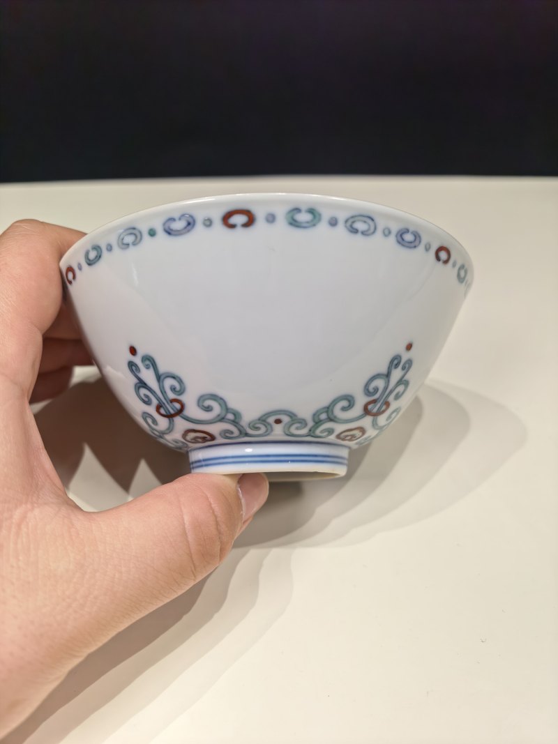 清雍正 斗彩如意贯套纹碗一对 - 图8