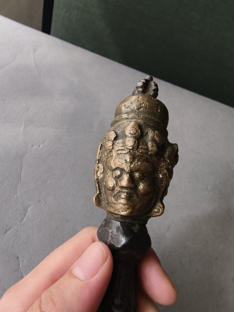 A metal bell (ghanta) and a phurbu - 图25